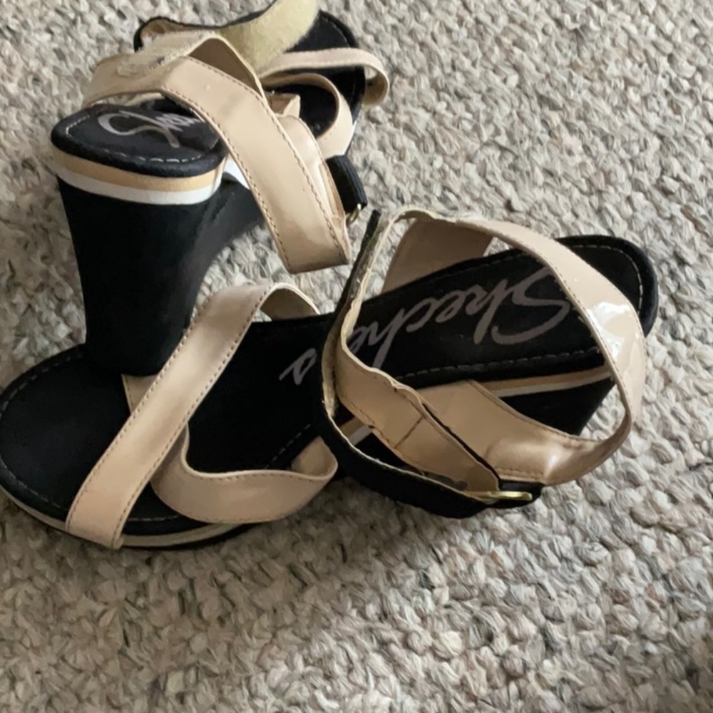 Skerchers wedge sandles